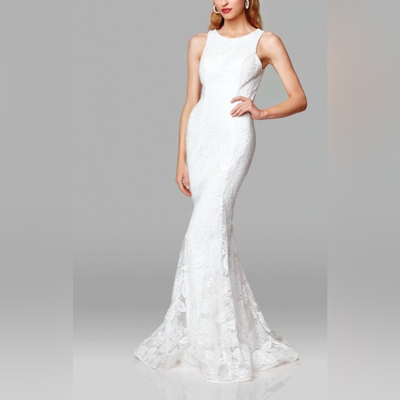 Clarisse Dresses & Skirts - Elegant White Sleeveless Gown
